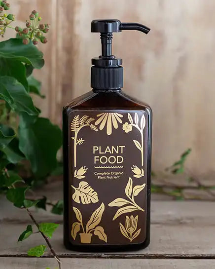 Bio-Pflanzendünger von Botanopia bei Calienna in Wien, vollwertiger organischer Nährstoff in der Pumpflasche.